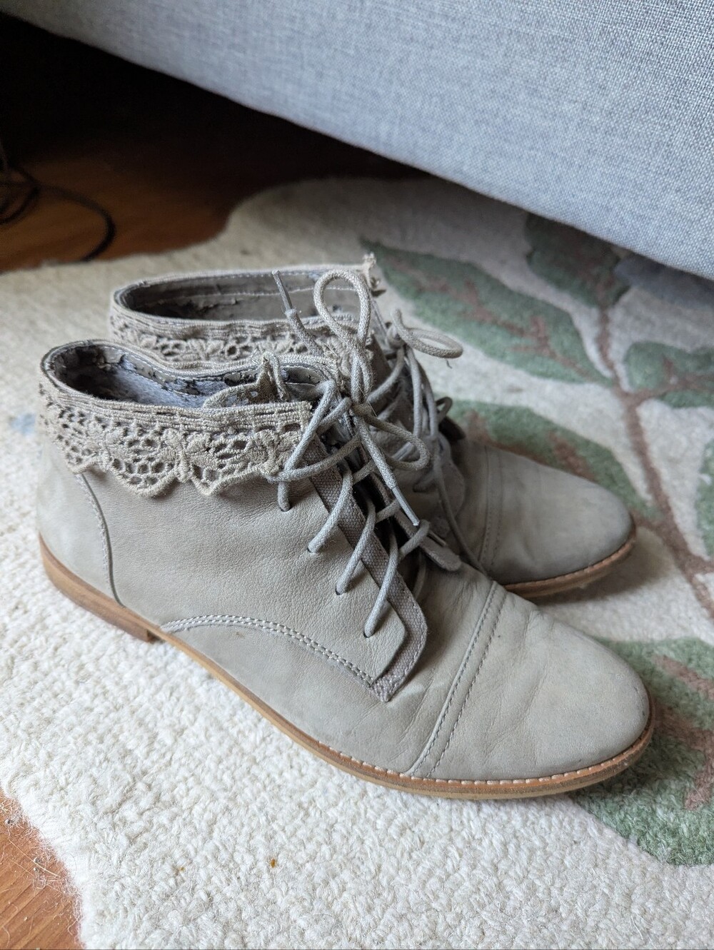 Gianni Bini Suede Grey Crochet Lace-Trim Lace-Up Ankle Booties Sz 8.5